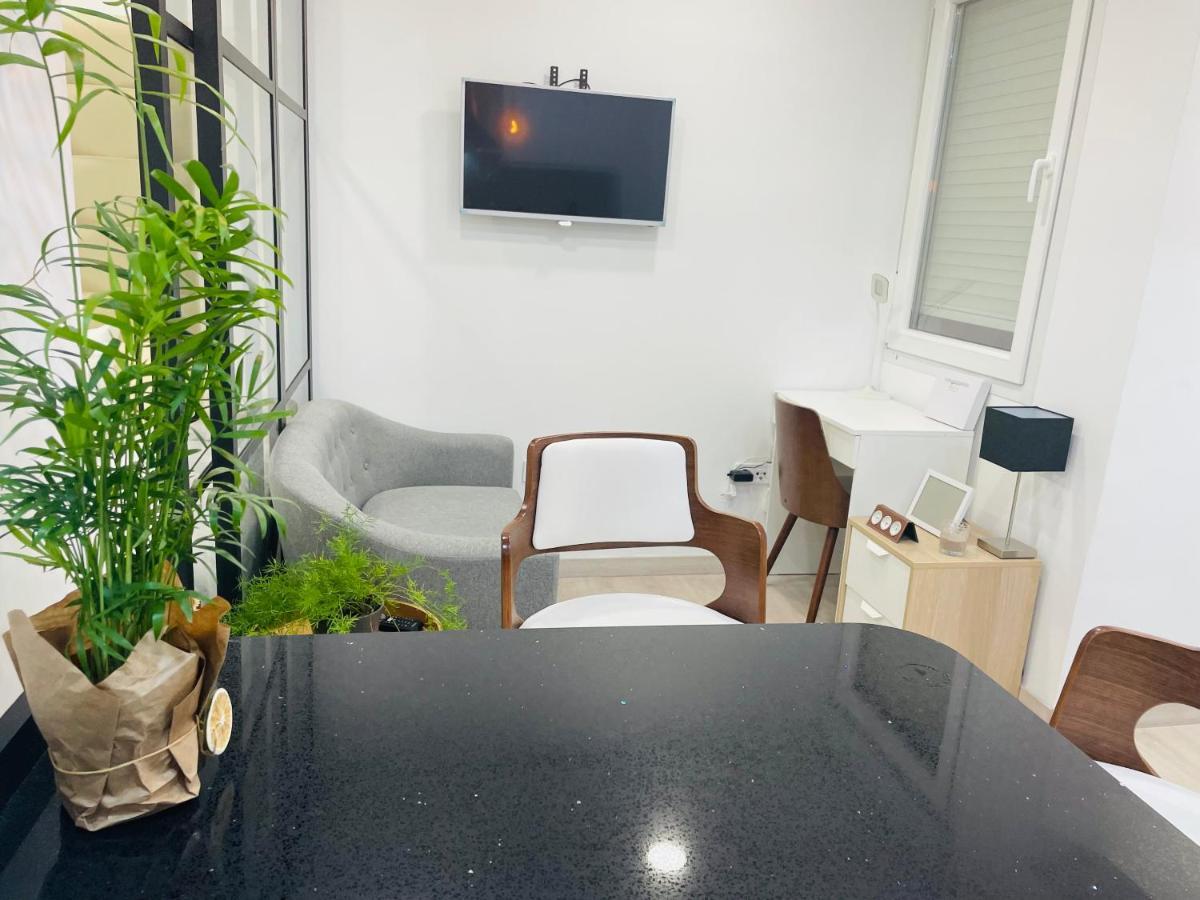 Like A Local Apartment Madrid Bagian luar foto