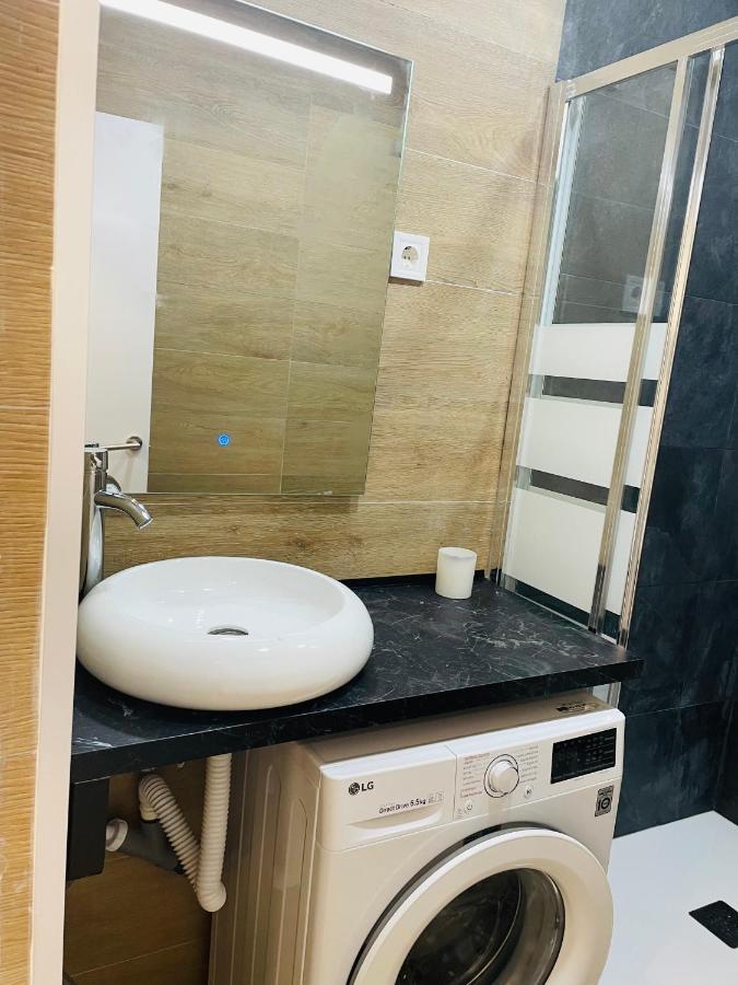 Like A Local Apartment Madrid Bagian luar foto